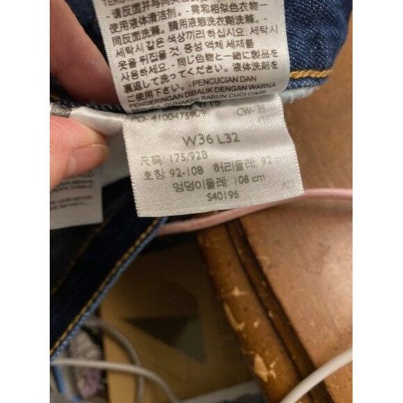 Levi's 501 Button Fly 36 X 32 Dark wash 5 pocket Straight leg Cotton Western - Picture 11 of 13